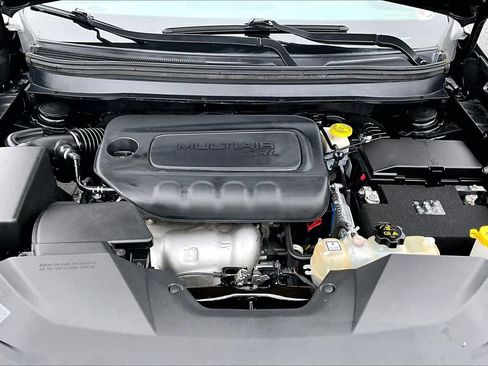 Used 2023 Jeep Cherokee Altitude Lux image 9