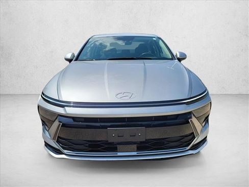 Used 2025 Hyundai Sonata SEL FWD image 2