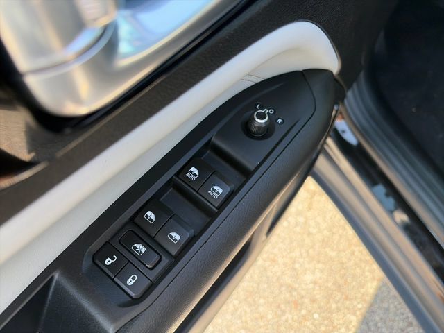Used 2023 Jeep Compass Limited AWD/4WD image 11