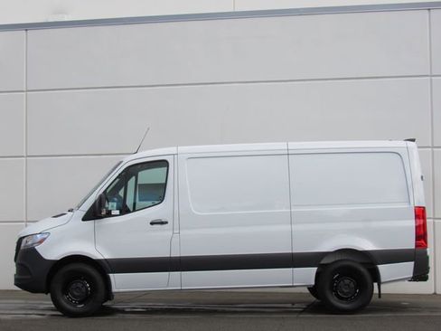 Used 2025 Mercedes-Benz Sprinter 2500 image 3