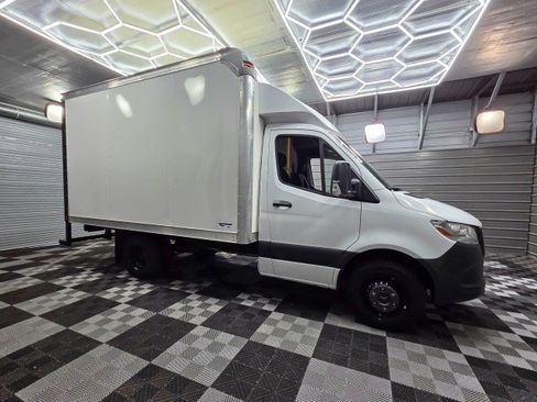 Used 2024 Mercedes-Benz Sprinter 4500 image 9