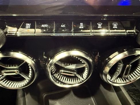 New 2025 Chevrolet Blazer EV LT image 32