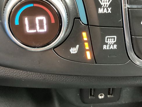 Used 2023 Chevrolet Traverse LT FWD image 6