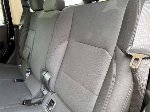 Used 2022 Jeep Gladiator Sport image 9