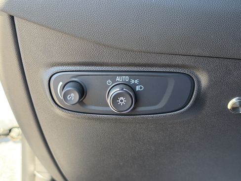Used 2024 Chevrolet Equinox LS w/ LS Convenience Package FWD image 29