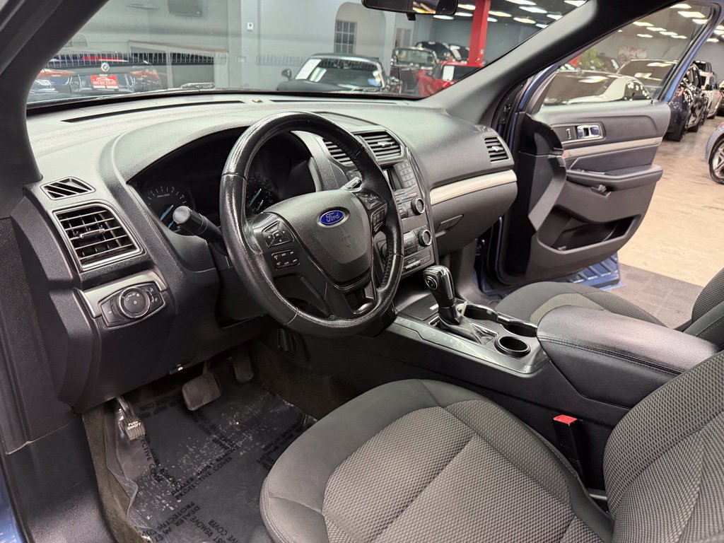Used 2018 Ford Explorer XLT FWD image 35
