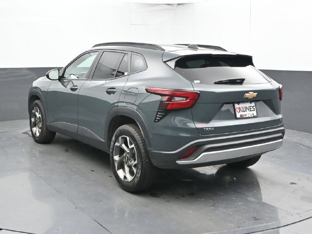 Used 2025 Chevrolet Trax LT FWD image 11