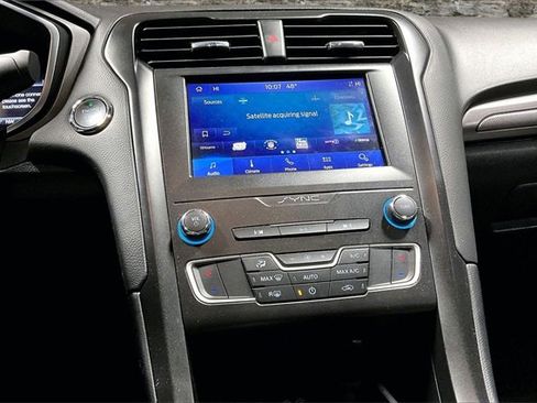 Used 2020 Ford Fusion SE w/ Equipment Group 151A image 9