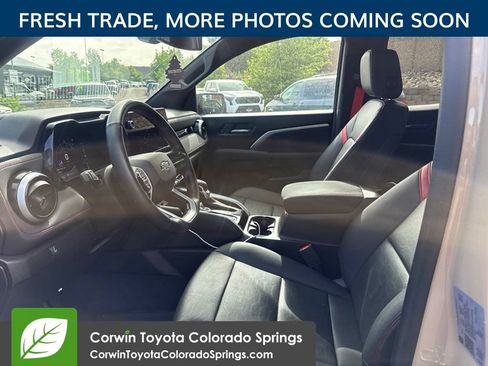 Used 2023 Chevrolet Colorado Z71 w/ Z71 Convenience Package 2 AWD/4WD image 10