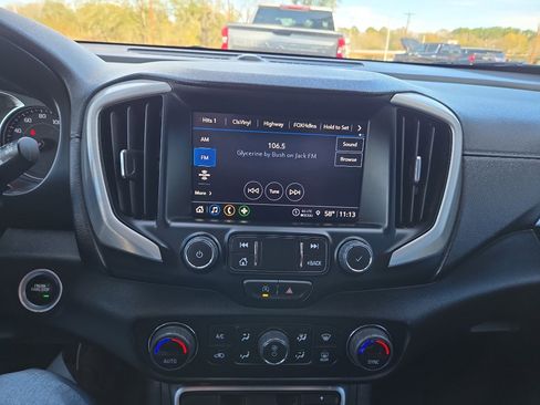 Used 2024 GMC Terrain SLT image 17