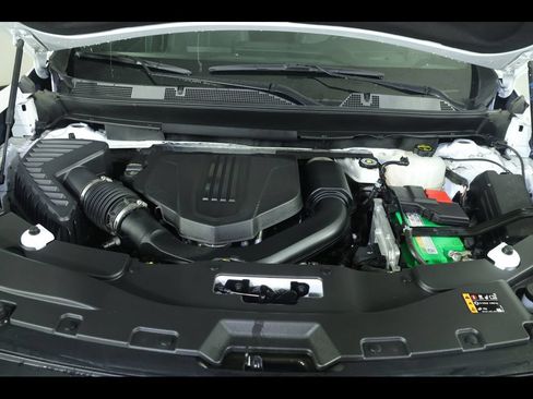 Used 2025 GMC Acadia Elevation FWD image 12