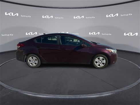 Used 2017 Kia Forte LX image 23