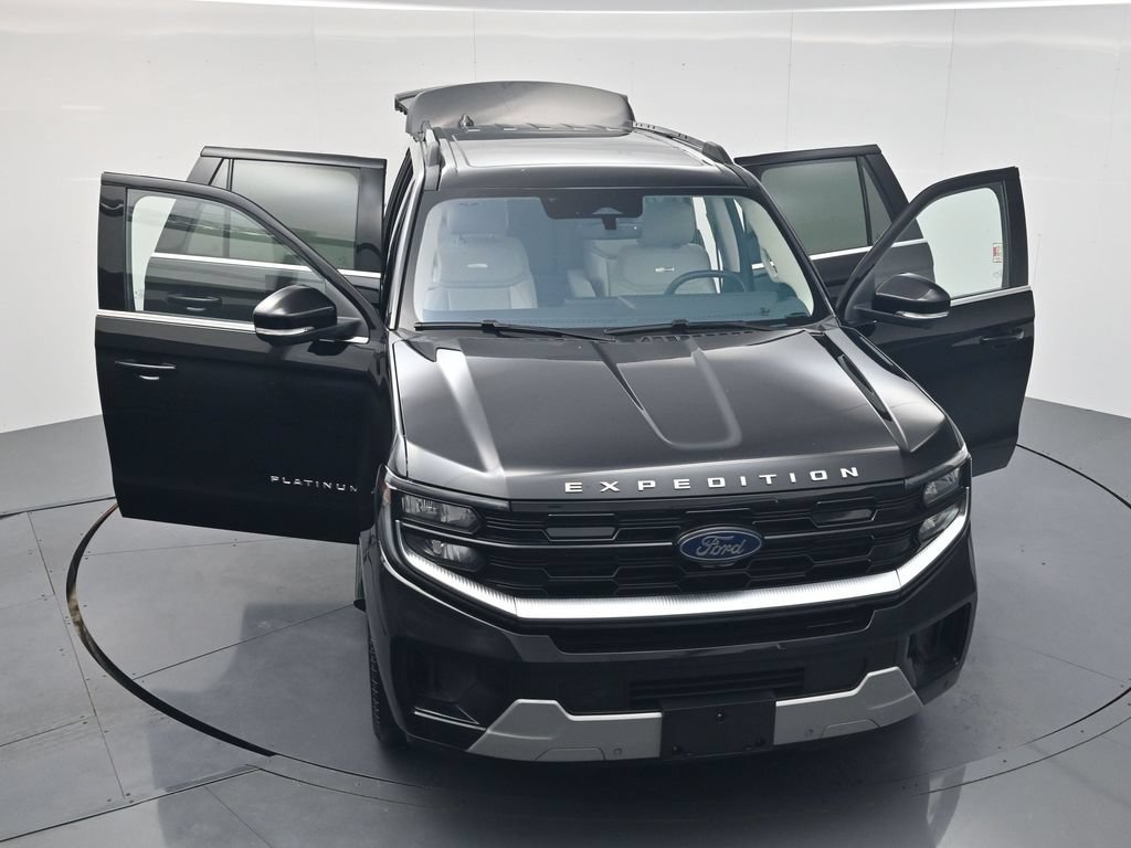 Used 2025 Ford Expedition Platinum w/ Driver's Package AWD/4WD image 53