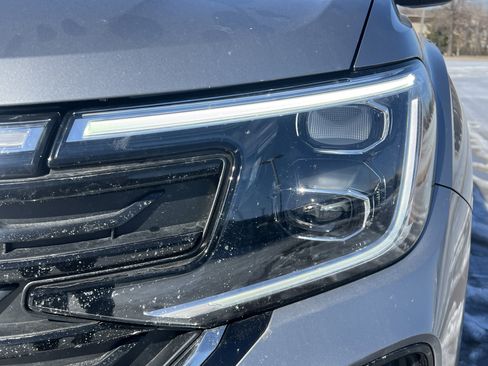 Certified 2025 Volkswagen Atlas Cross Sport SE w/ Panoramic Sunroof Package image 6