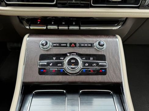 Used 2023 Lincoln Aviator Reserve w/ Equipment Group 201A AWD/4WD image 31