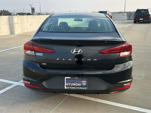 Used 2019 Hyundai Elantra SE w/ Cargo Package image 11