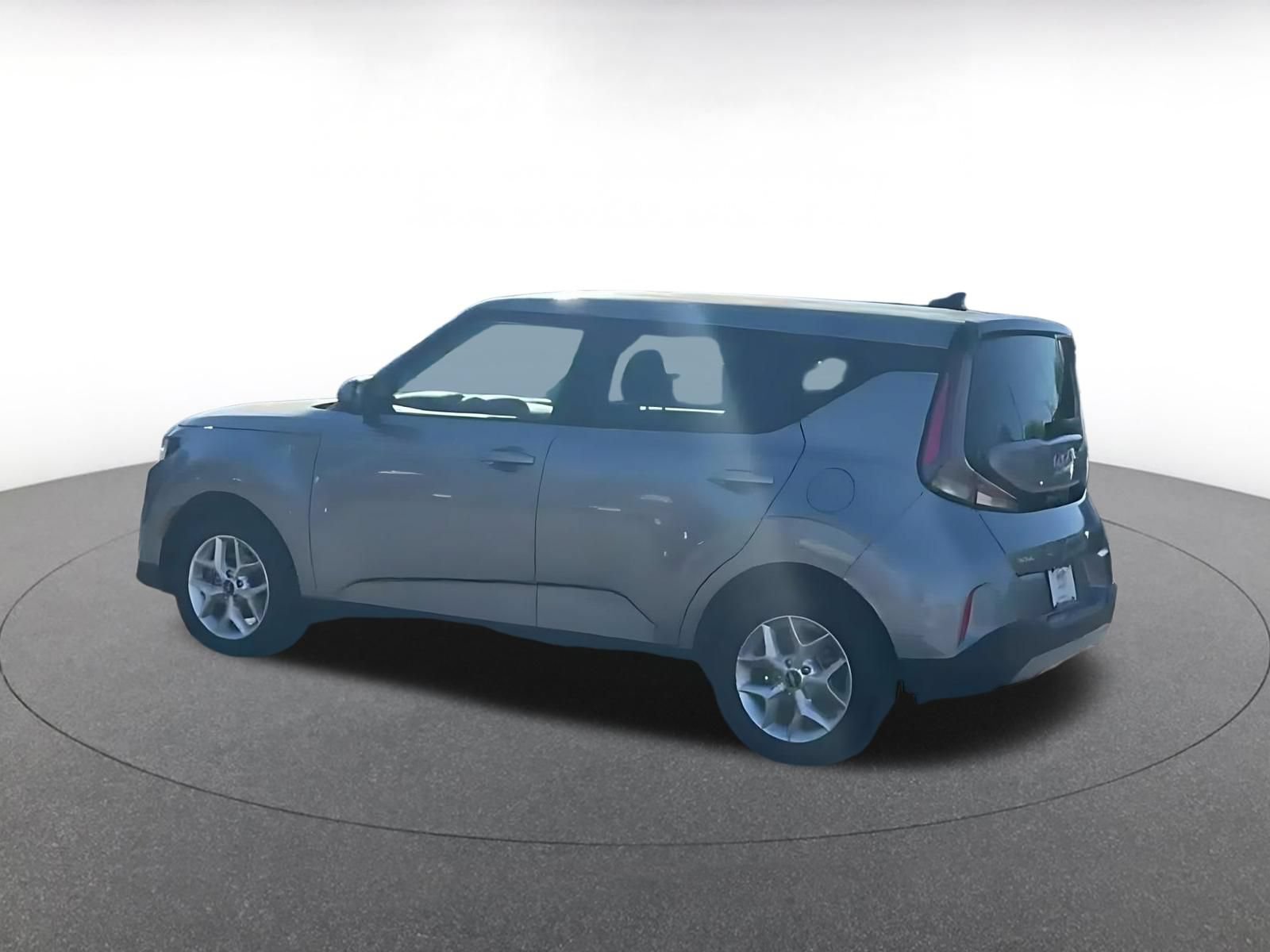 Used 2025 Kia Soul LX w/ LX Technology Package FWD image 9