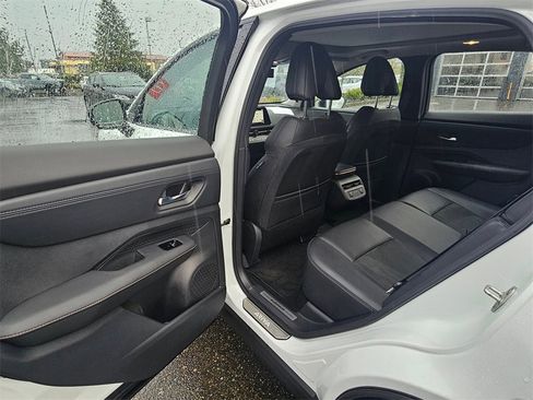 Used 2023 Nissan Ariya AWD image 12