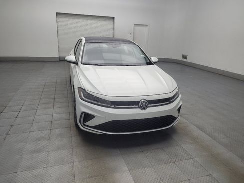Used 2025 Volkswagen Jetta SE w/ Sunroof Package FWD image 14