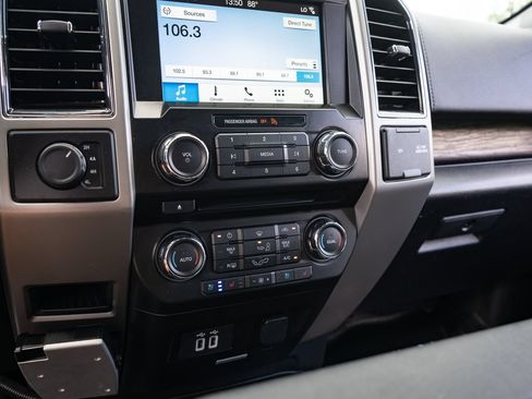 Used 2018 Ford F150 Lariat w/ Equipment Group 501A Mid AWD/4WD image 24