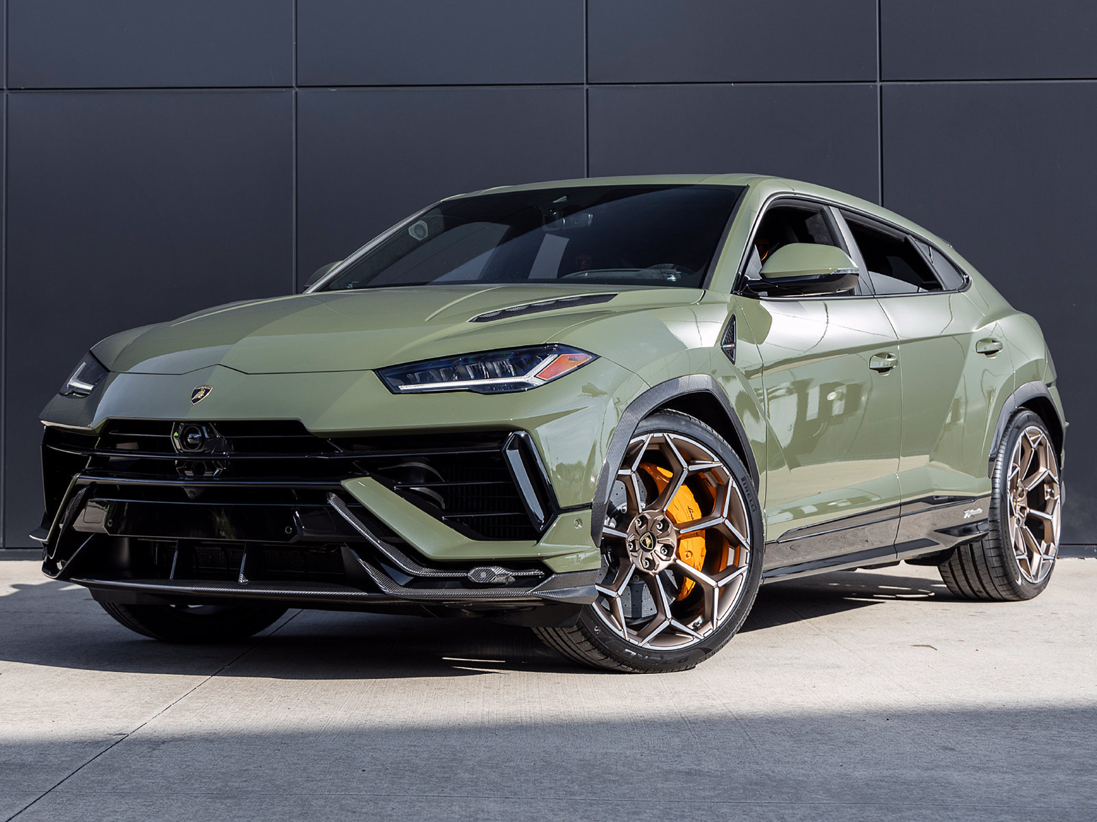 Used 2023 Lamborghini Urus Performante AWD/4WD image 1