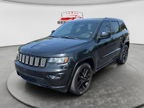 Used 2018 Jeep Grand Cherokee Altitude RWD image 1