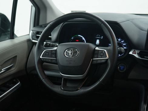 Used 2022 Toyota Sienna XLE image 15