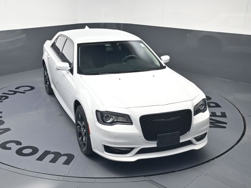 Used 2023 Chrysler 300 Touring L w/ Comfort Group image 30