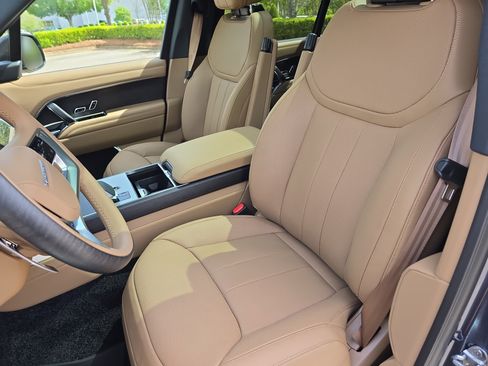 New 2026 Land Rover Range Rover Long Wheelbase SE AWD/4WD image 15