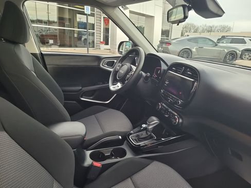 Used 2025 Kia Soul LX w/ LX Technology Package image 27