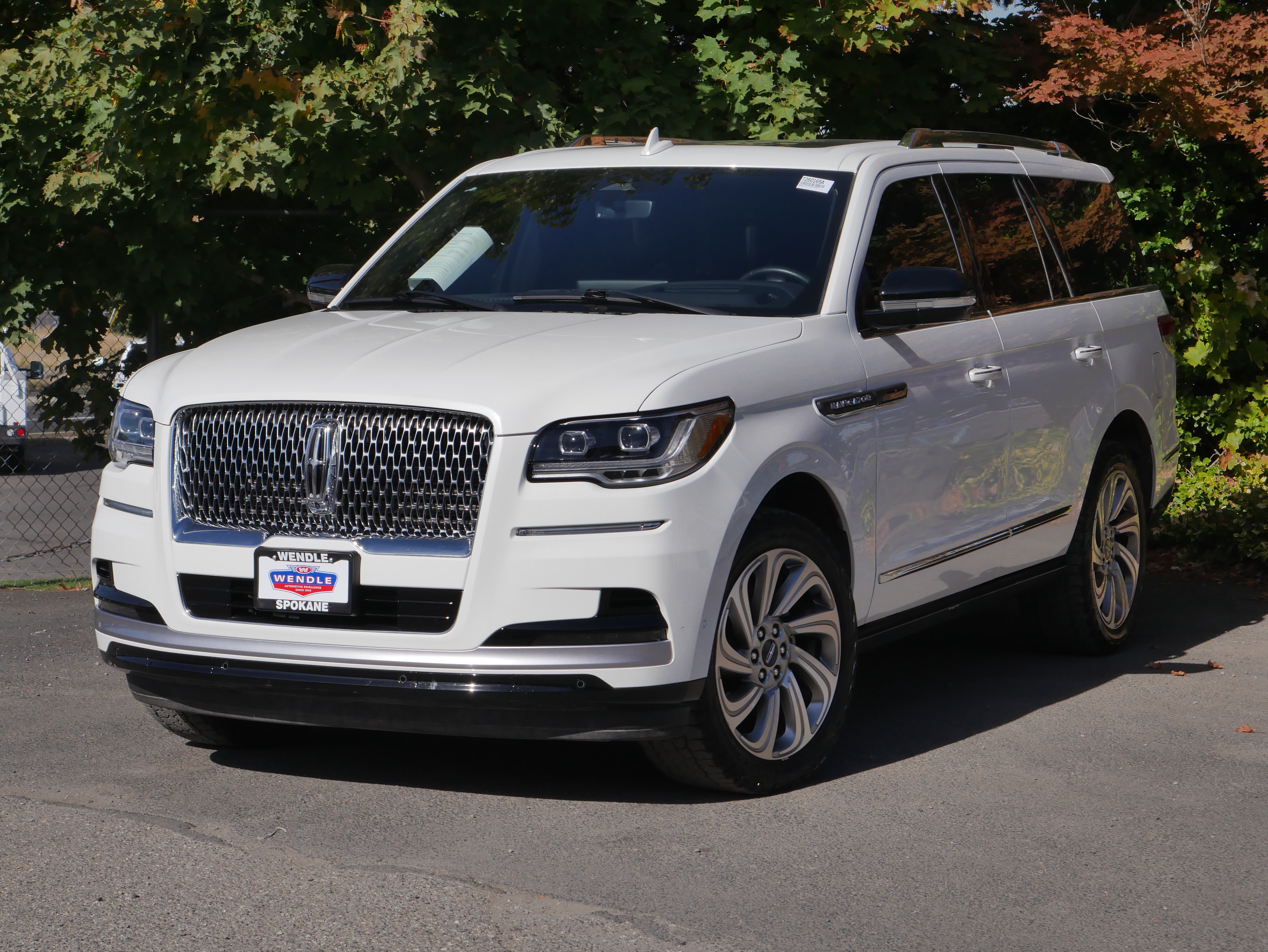 Used 2023 Lincoln Navigator Reserve w/ Equipment Group 201A AWD/4WD image 2