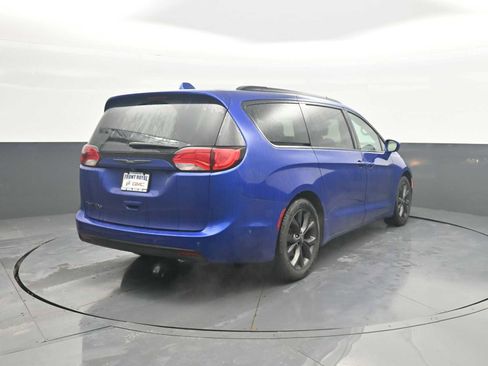 Used 2019 Chrysler Pacifica Touring-L Plus w/ Advanced Safetytec Group FWD image 7