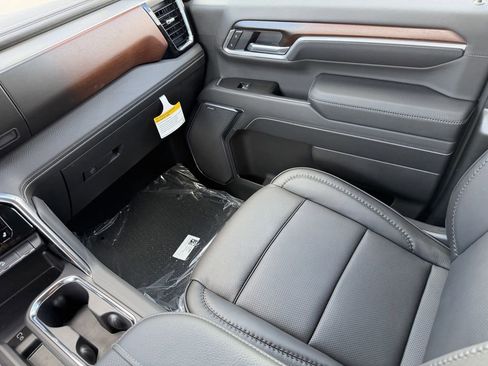 New 2026 GMC Sierra 2500 SLT w/ SLT Premium Package image 18