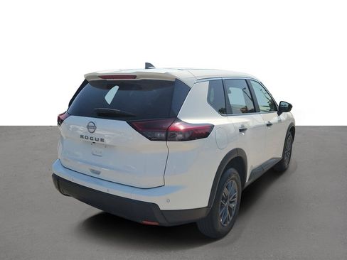 Certified 2024 Nissan Rogue S FWD image 3
