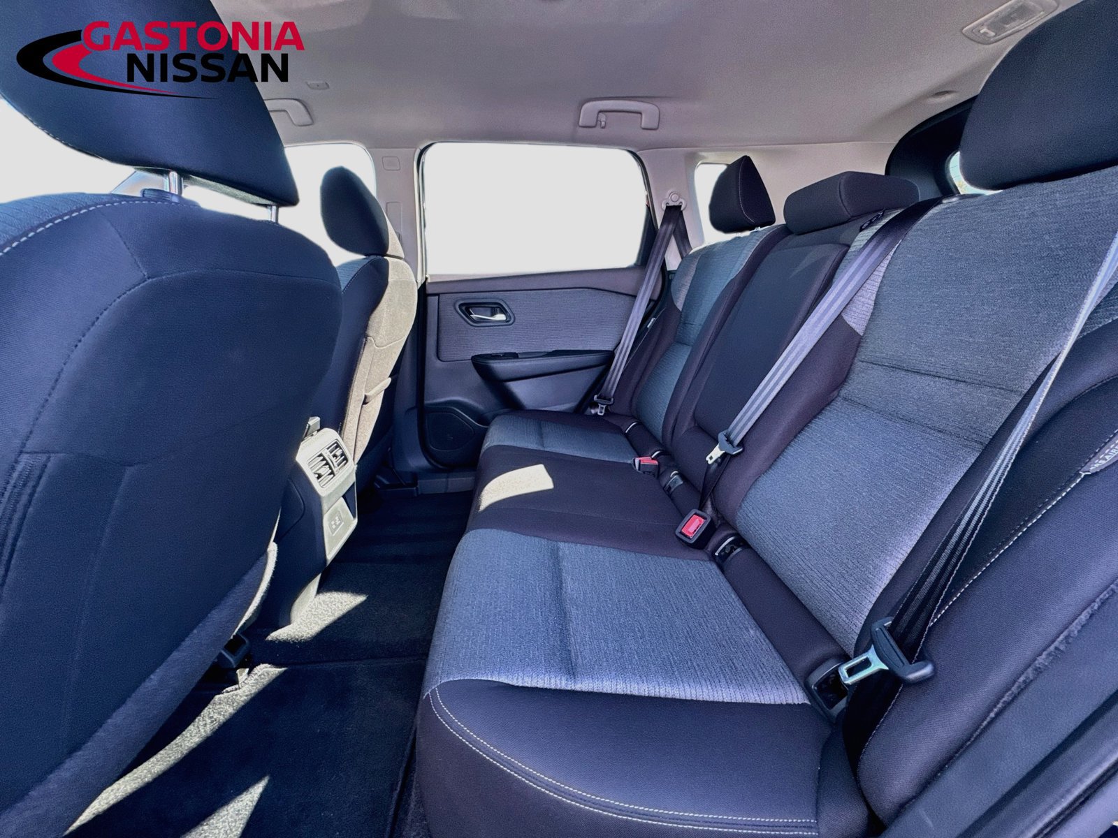 Used 2023 Nissan Rogue SV AWD/4WD image 31