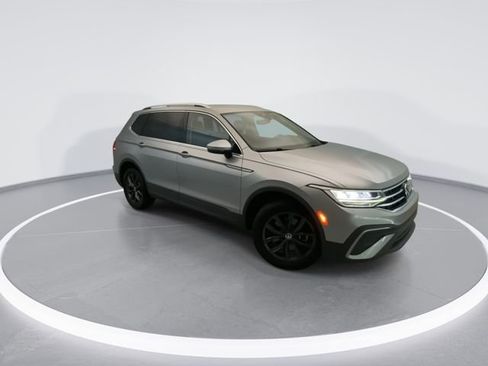 Used 2022 Volkswagen Tiguan SE AWD/4WD image 8