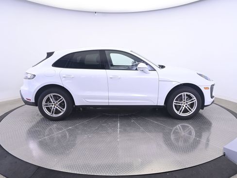 Certified 2023 Porsche Macan AWD/4WD image 8