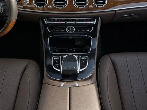 Used 2017 Mercedes-Benz E 300 image 19
