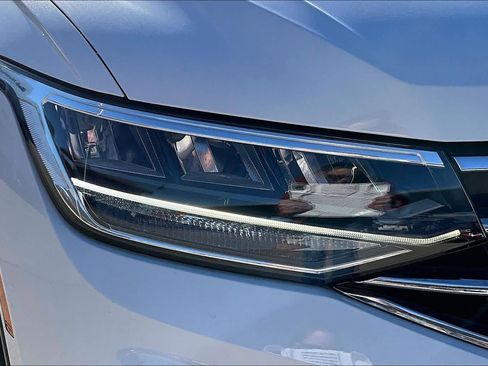 Used 2024 Volkswagen Tiguan Wolfsburg Edition image 48