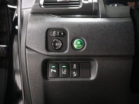 Used 2016 Honda Pilot Touring image 24