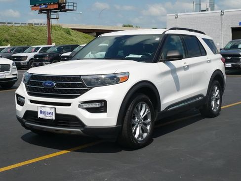 Used 2020 Ford Explorer XLT w/ Equipment Group 202A AWD/4WD image 2