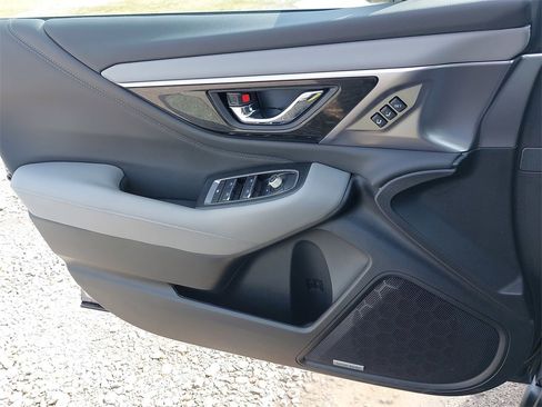 Used 2025 Subaru Outback Limited image 23