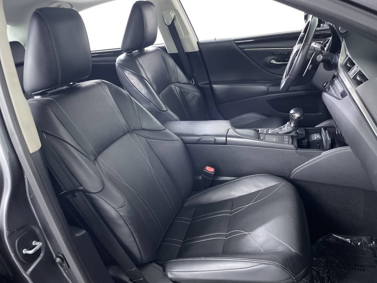 Used 2020 Lexus ES 300h Ultra Luxury w/ Accessory Package 2 FWD image 26