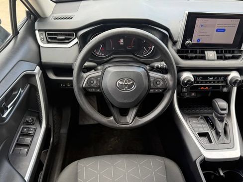 Used 2024 Toyota RAV4 XLE AWD/4WD image 20