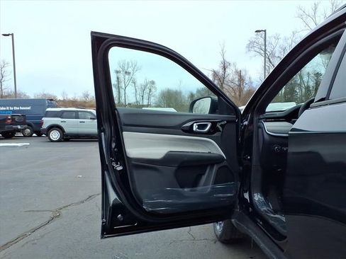 New 2026 Jeep Compass Limited image 16