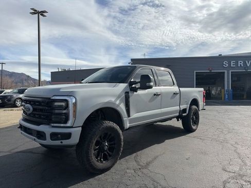 Used 2024 Ford F350 Platinum w/ Tremor Off-Road Package AWD/4WD image 12