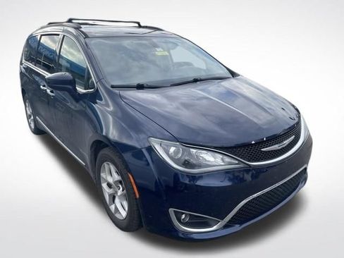 Used 2017 Chrysler Pacifica Touring-L w/ Tire & Wheel Group FWD image 1
