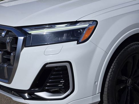 Used 2025 Audi Q7 3.0T Premium Plus AWD/4WD image 8