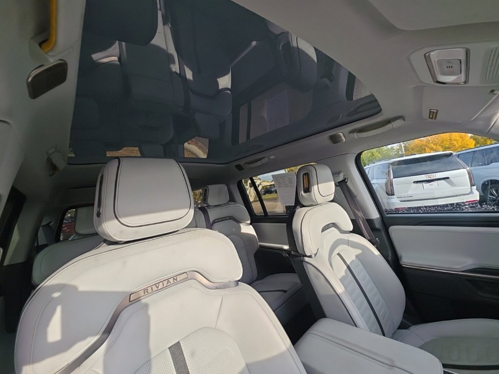 Used 2025 Rivian R1S Adventure Dual AWD/4WD image 18