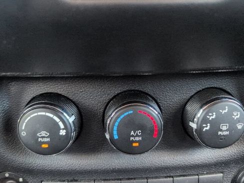 Used 2013 Jeep Wrangler Unlimited Sahara w/ Dual Top Group AWD/4WD image 18
